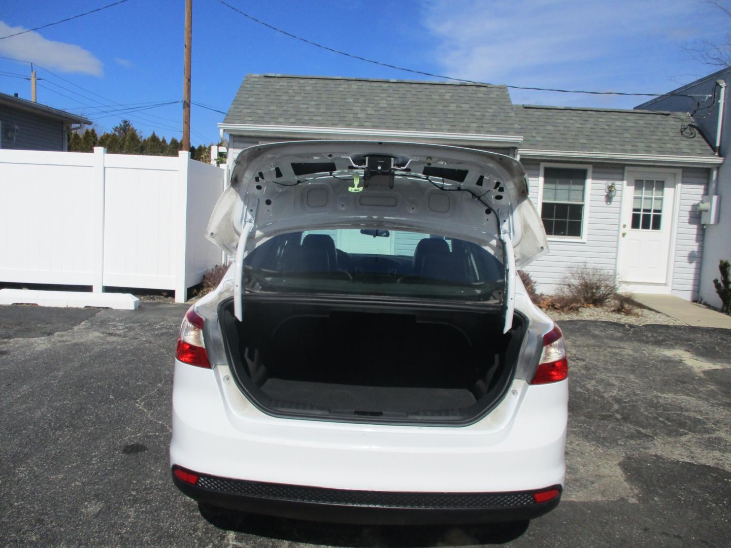 2013 WHITE Ford Focus (1FADP3F29DL) , AUTOMATIC transmission, located at 540a Delsea Drive, Sewell, NJ, 08080, (856) 589-6888, 39.752560, -75.111206 - Photo#29